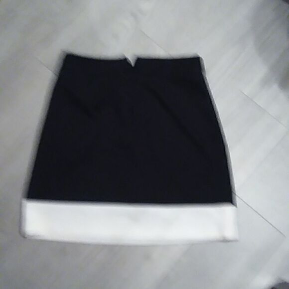 Size 4 Black and white Laundry by Shelli Segal mini skirt - Picture 4 of 4